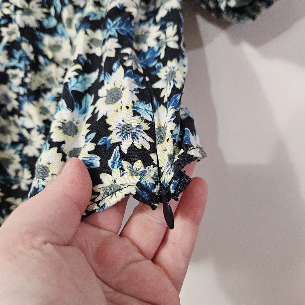 Motel Floral Puff Sleeve Crop Top! - Picture 4 of 6
